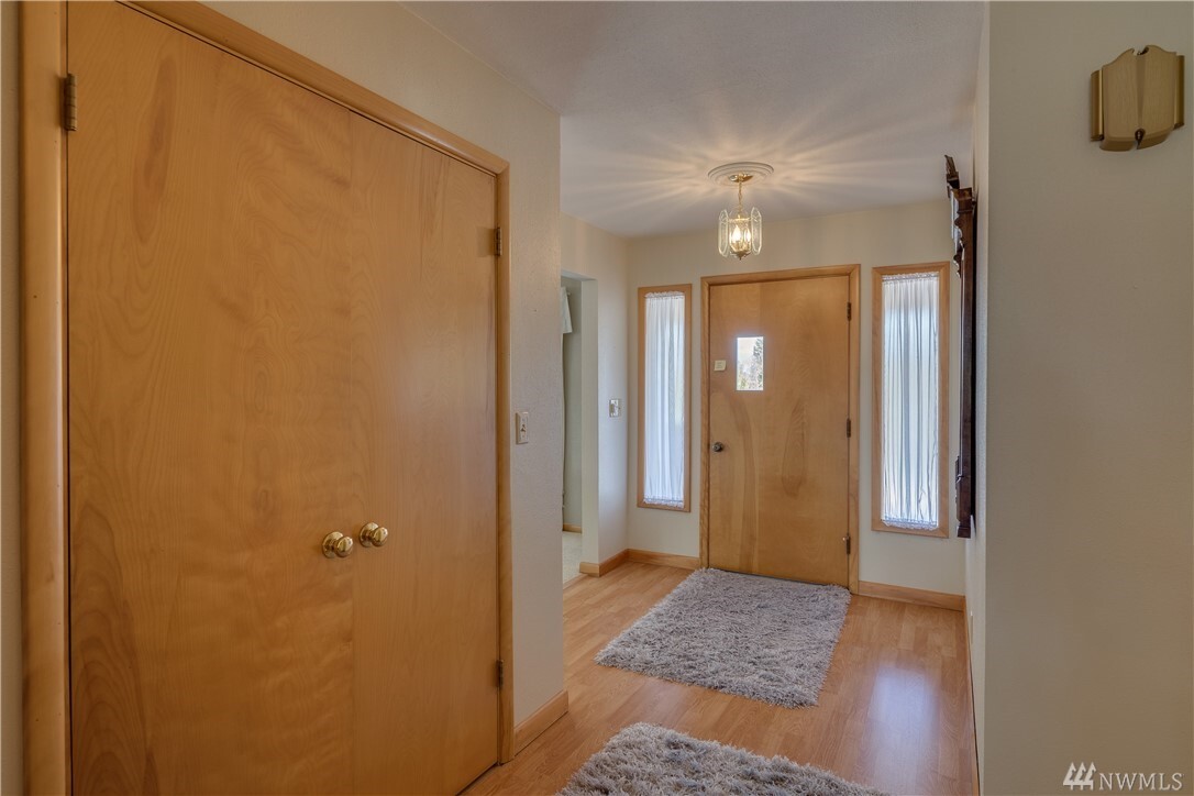 Property Photo: 712 E Birch St WA 98858