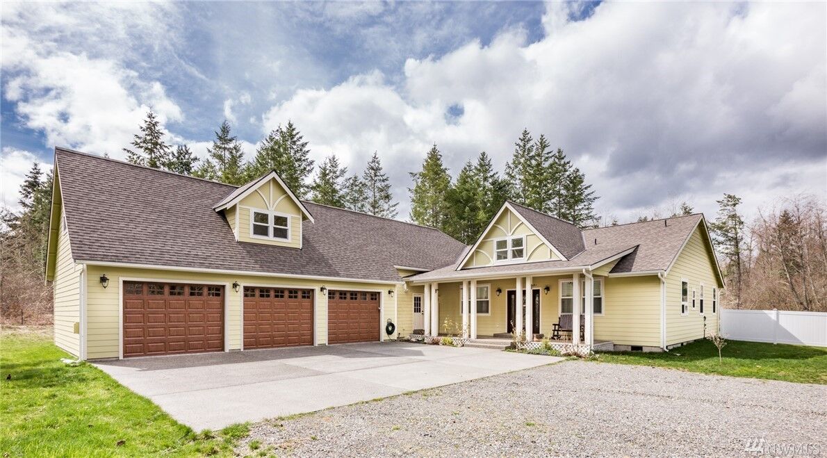 Property Photo:  13845 Mountain Vista Dr SE  WA 98597 