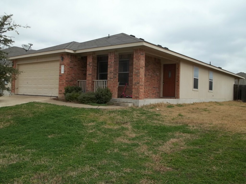 Property Photo: 120 Easy Street TX 78634