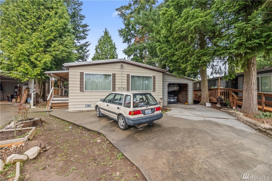 Property Photo:  12722 NE 196th St  WA 98011 