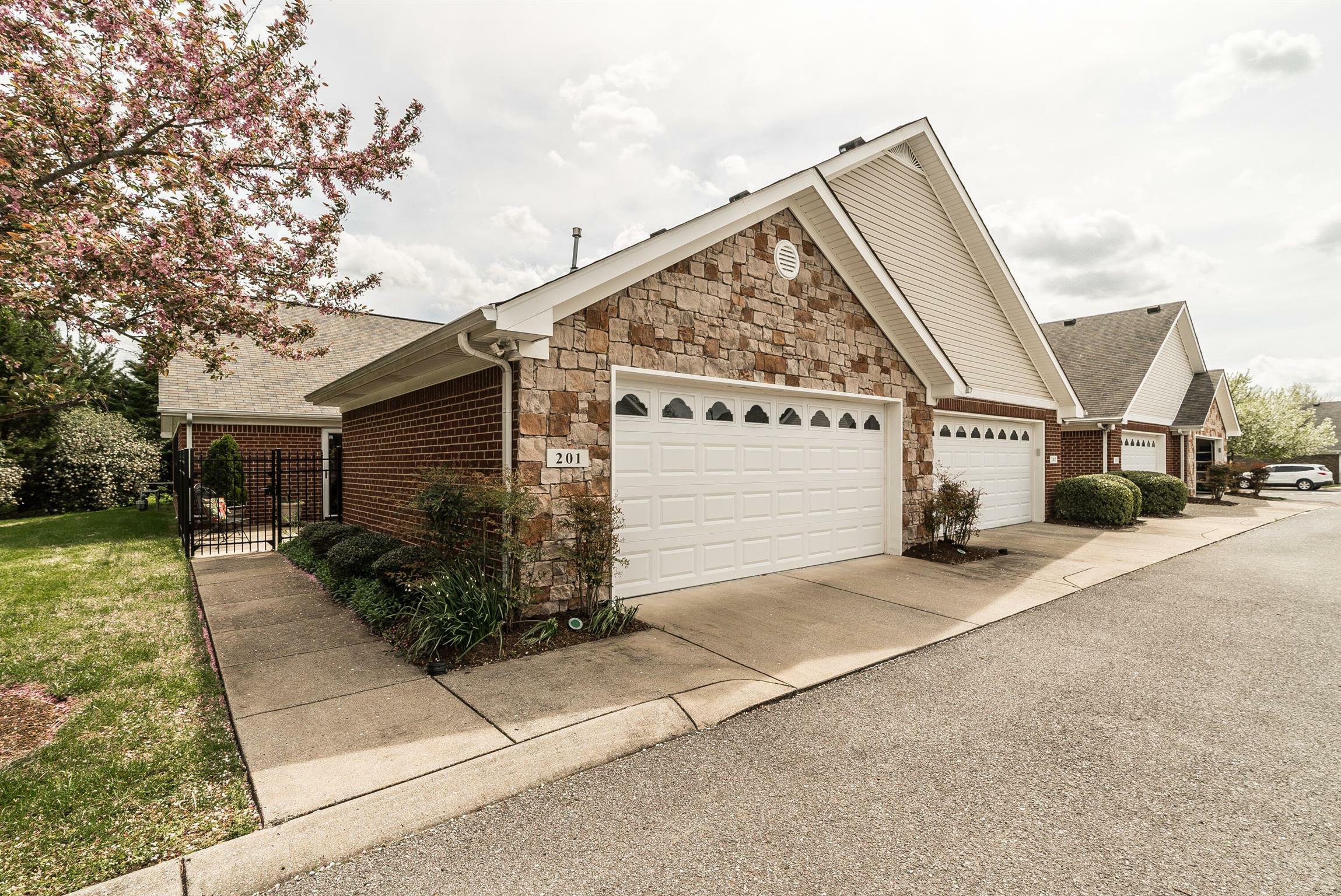 Property Photo: 816 Lock 4 Rd Unit 201 TN 37066