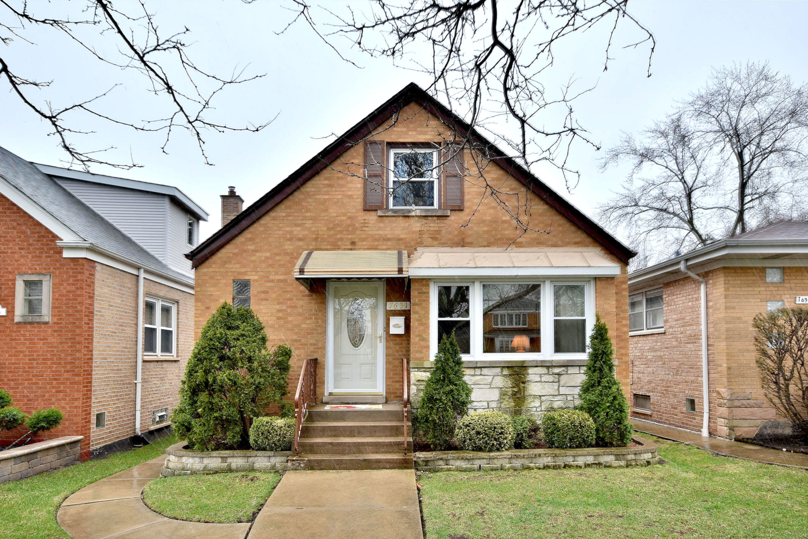 Property Photo:  7631 West Devon Avenue  IL 60631 