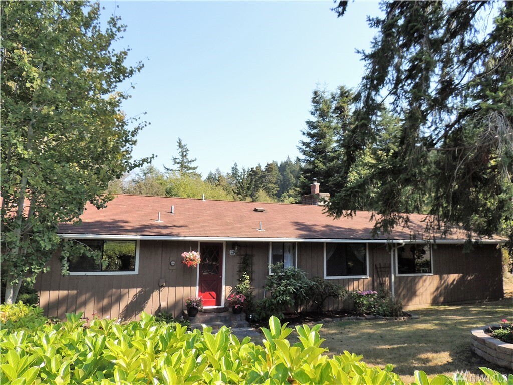 Property Photo: 524 Klamath Dr WA 98257