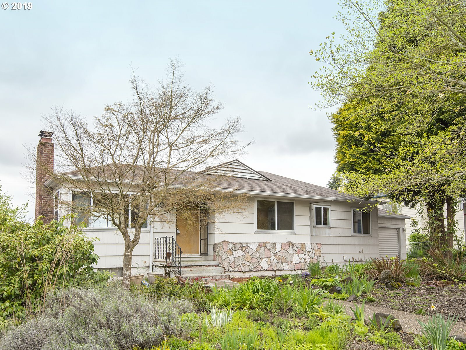 Property Photo:  5923 SW 46th Ave  OR 97221 