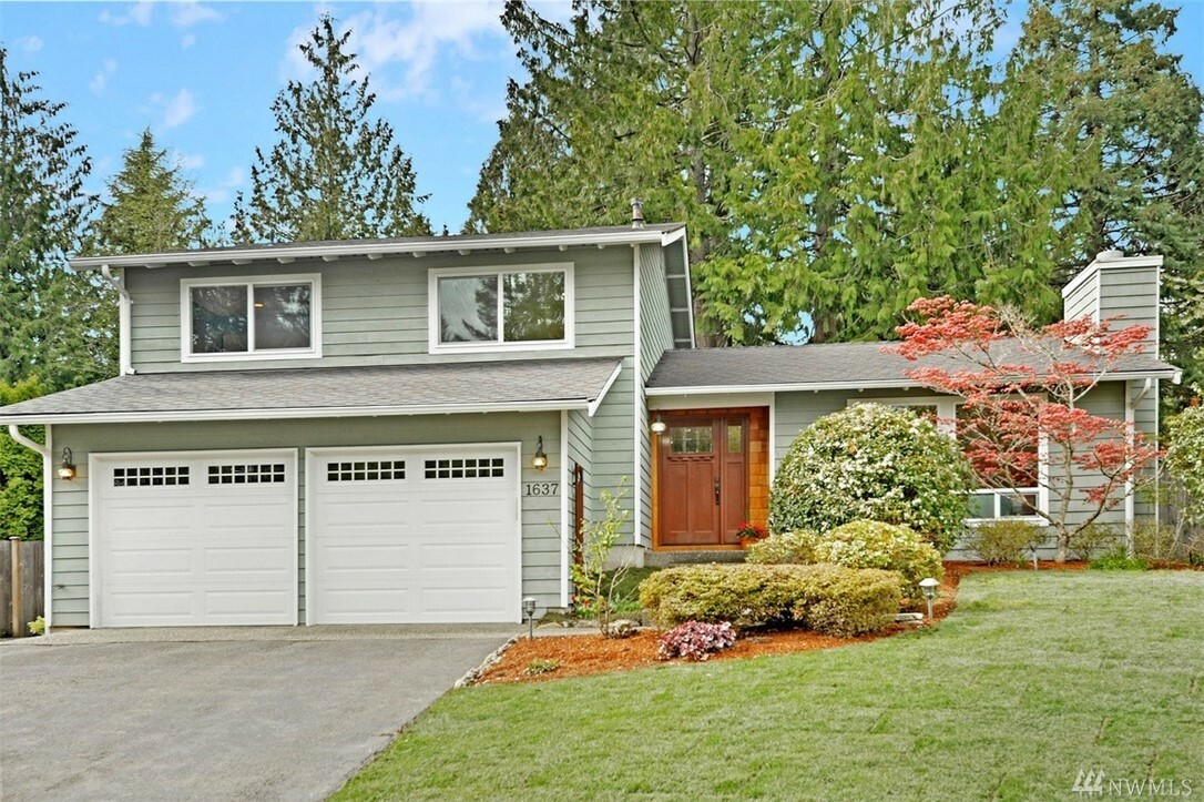 Property Photo:  1637 220th Place NE  WA 98074 