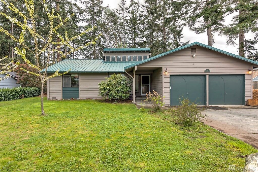 Property Photo:  937 SW 13th Ave  WA 98277 