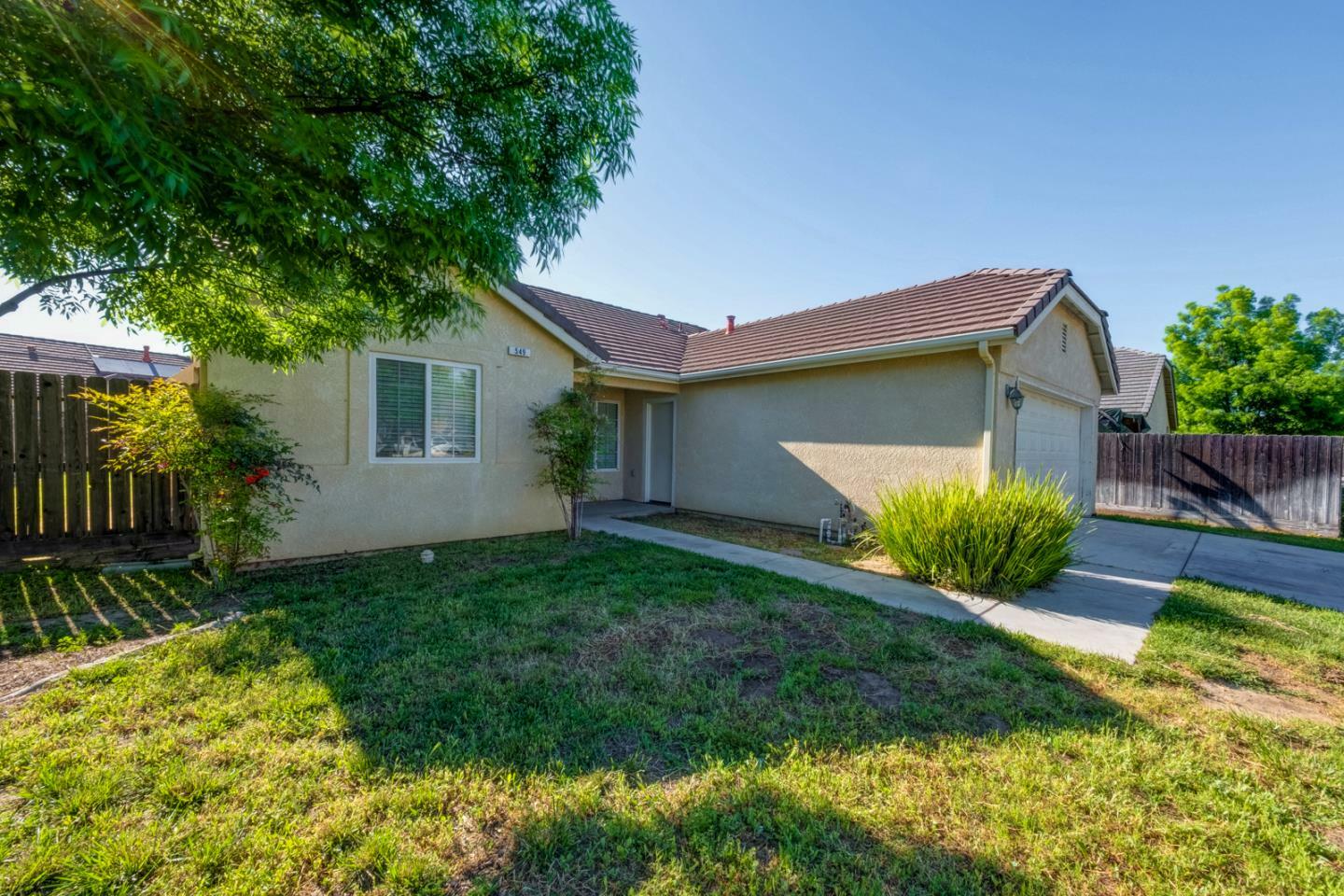 Property Photo:  549 Fairmont Drive  CA 93635 