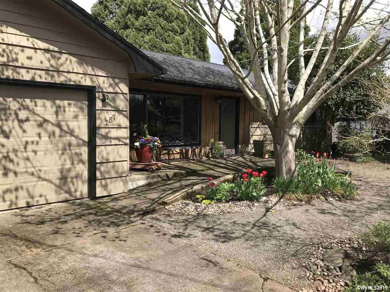 Property Photo: 787 Browning Av S OR 97302