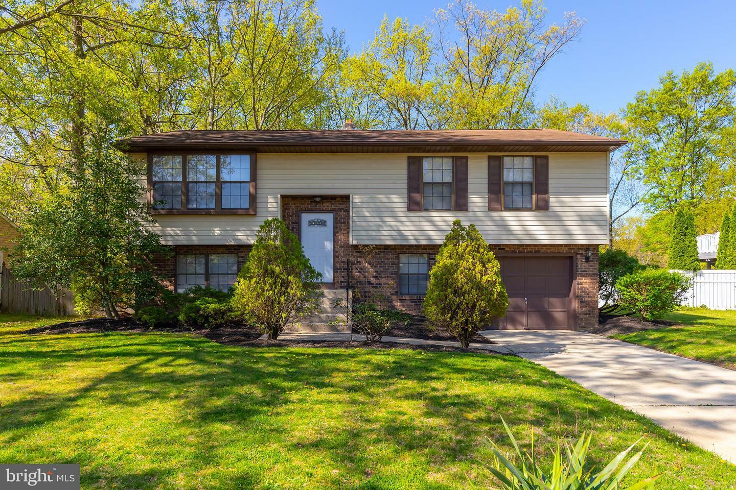 Property Photo:  29 Woodshire Drive  NJ 08081 