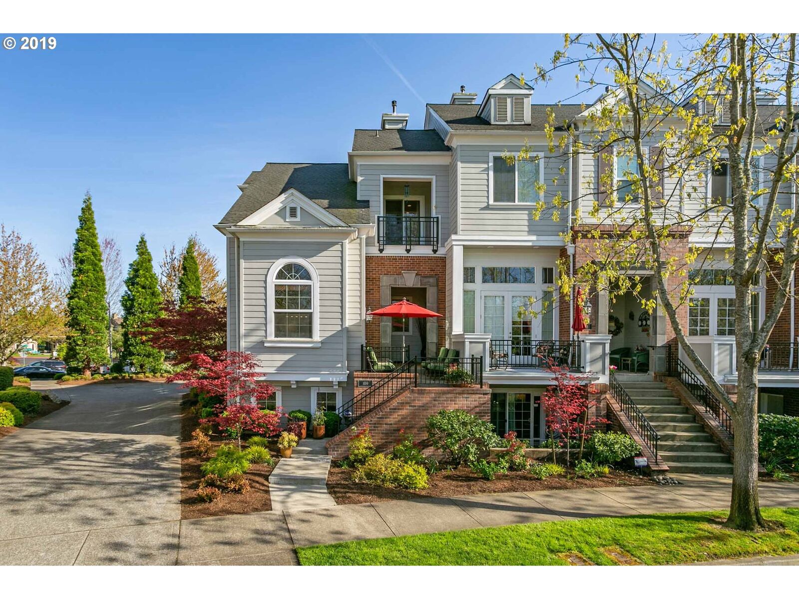 Property Photo: 1550 NE Ashberry Dr OR 97124