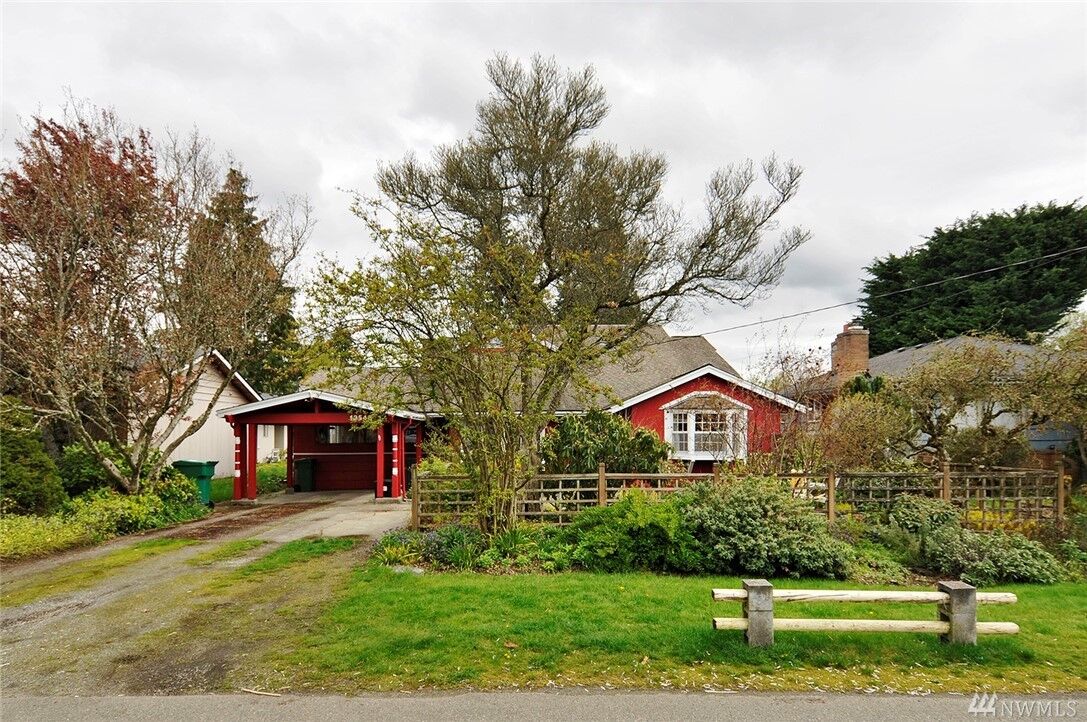 Property Photo: 13548 Corliss Ave N WA 98133