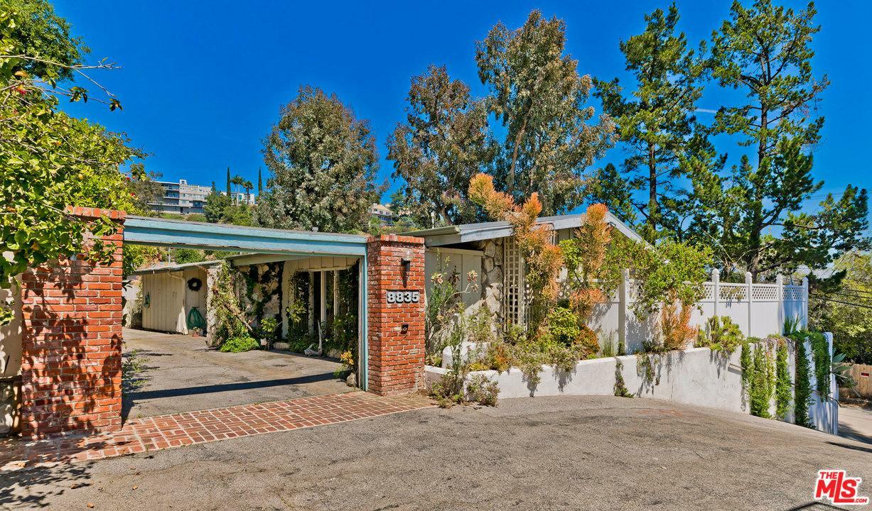 Property Photo: 8835 Skyline Dr CA 90046