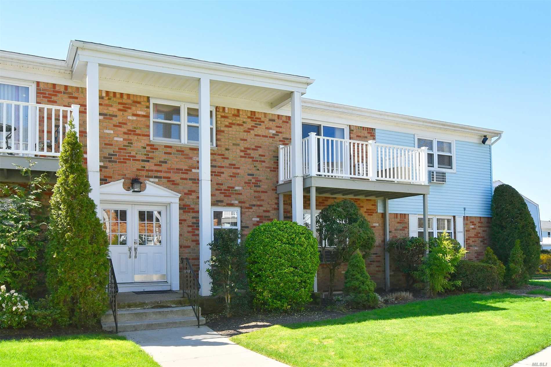 Property Photo: 260-8 Waverly Avenue NY 11772