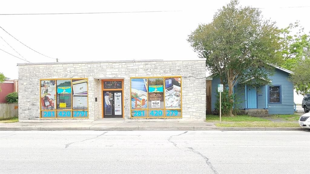 Property Photo: 319 &Amp 321 W Defee Avenue TX 77520