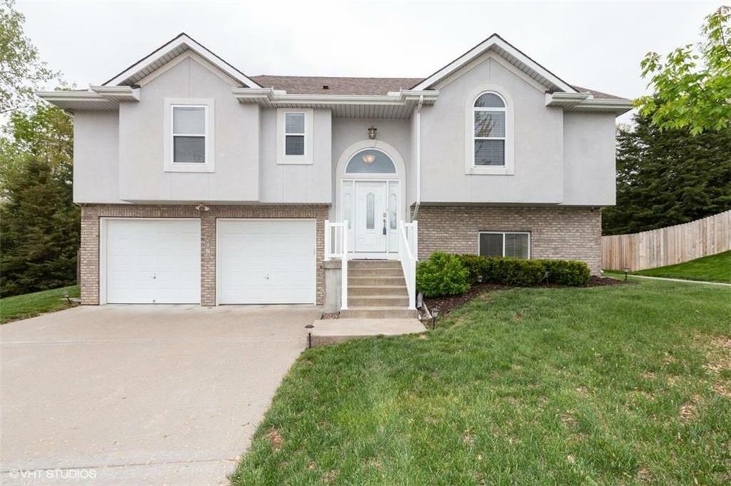 Property Photo: 5074 NW Woodside Drive MO 64150