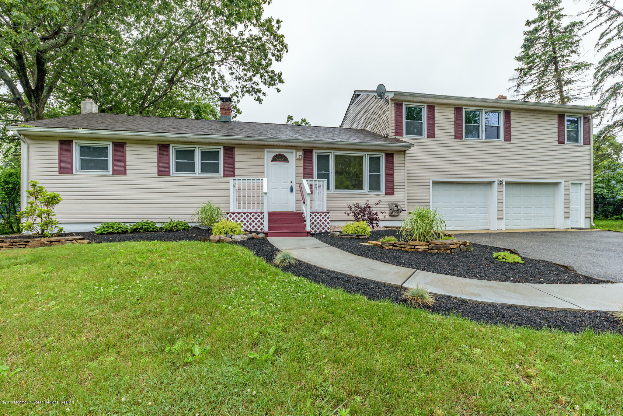 Property Photo:  32 Aldrich Drive  NJ 07731 