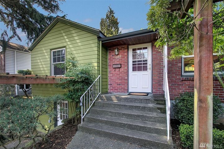 Property Photo:  3409 W Viewmont Way W  WA 98199 