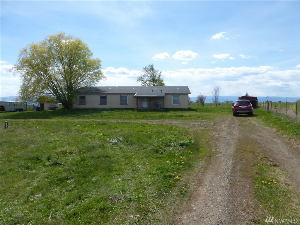 Property Photo:  1901 Gilbert Rd  WA 98926 