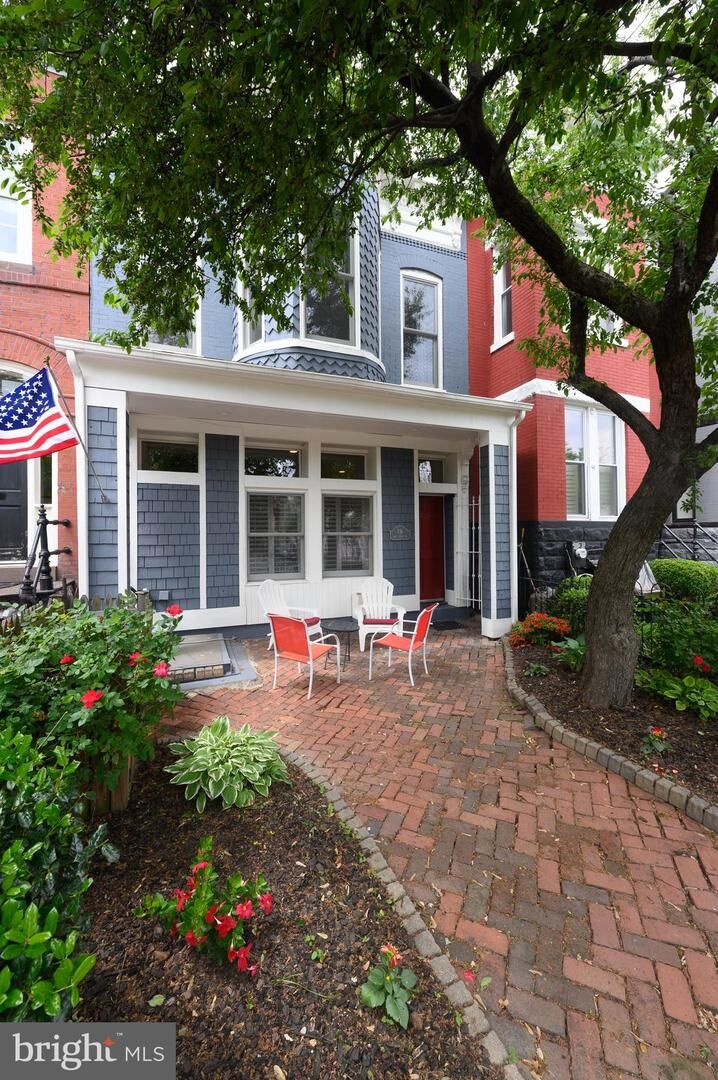 Property Photo:  716 12th Street NE  DC 20002 