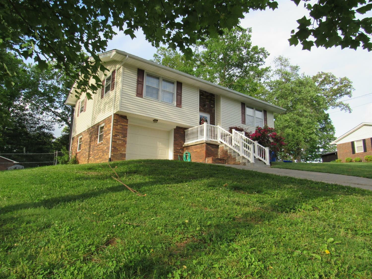 Property Photo:  384 Oaklawn Circle  KY 40701 