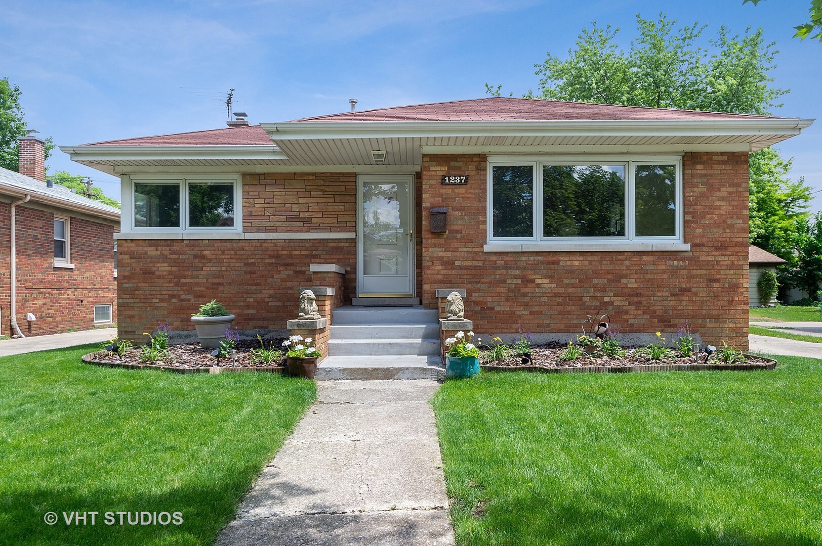 Property Photo: 1237 Morgan Avenue IL 60526