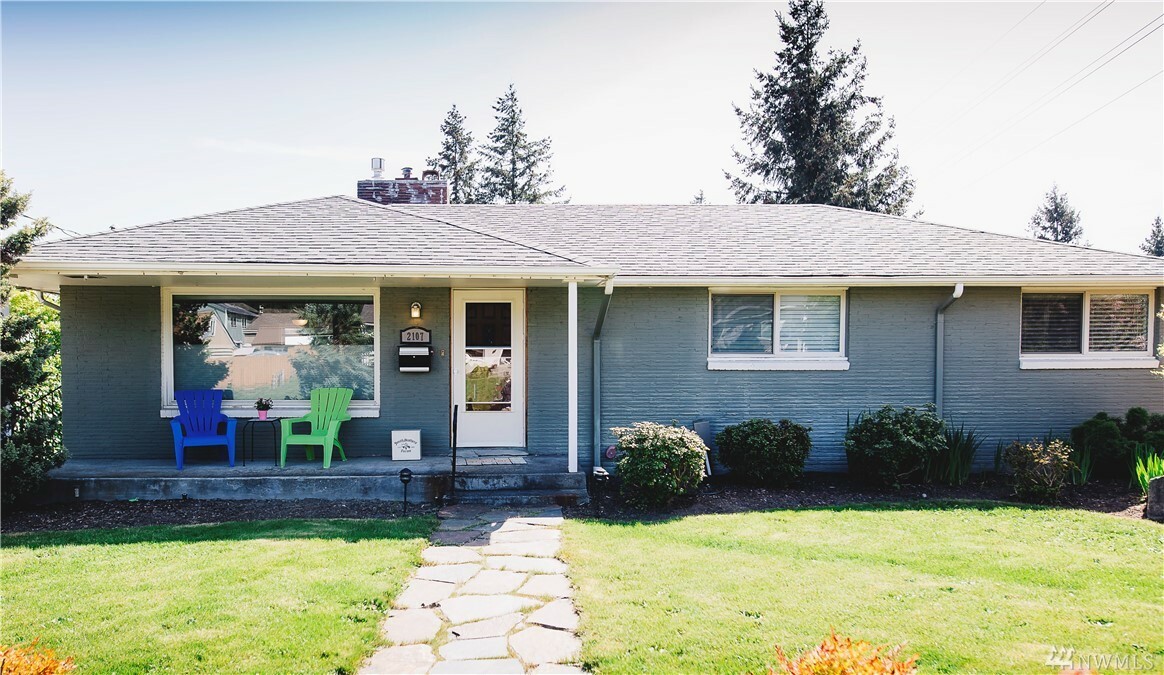 Property Photo:  2107 N Ferdinand St  WA 98406 