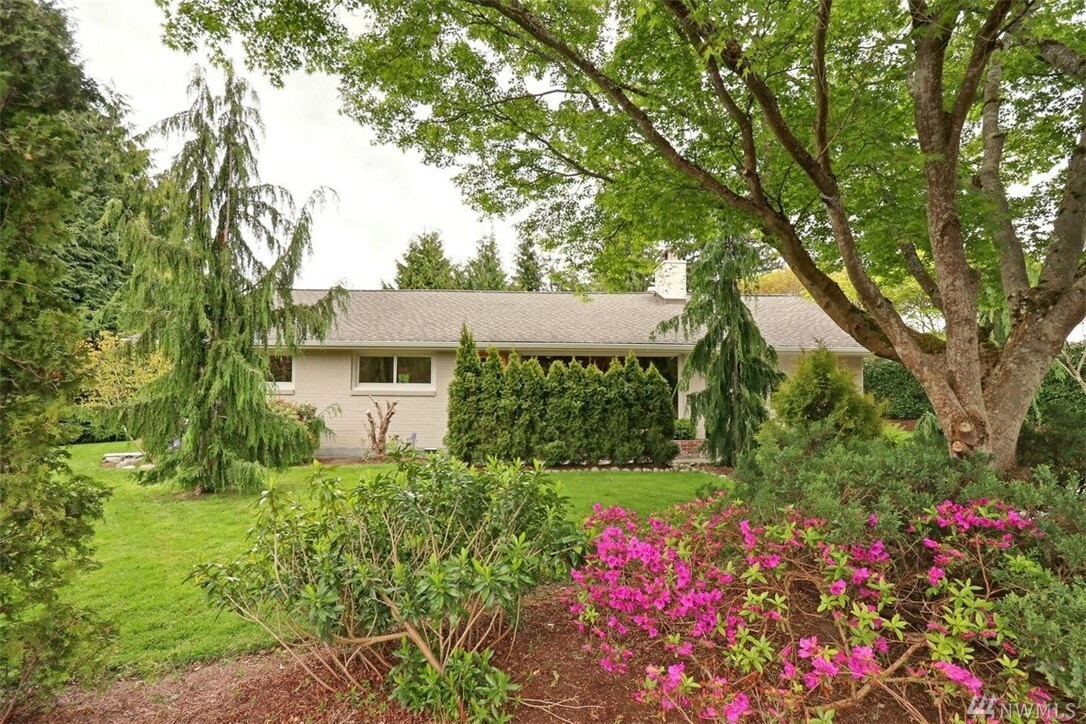 Property Photo:  425 Park Place  WA 98203 