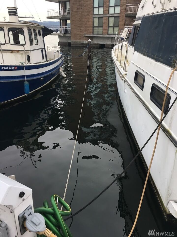 Property Photo:  9050 Seward Park Ave S 168  WA 98118 