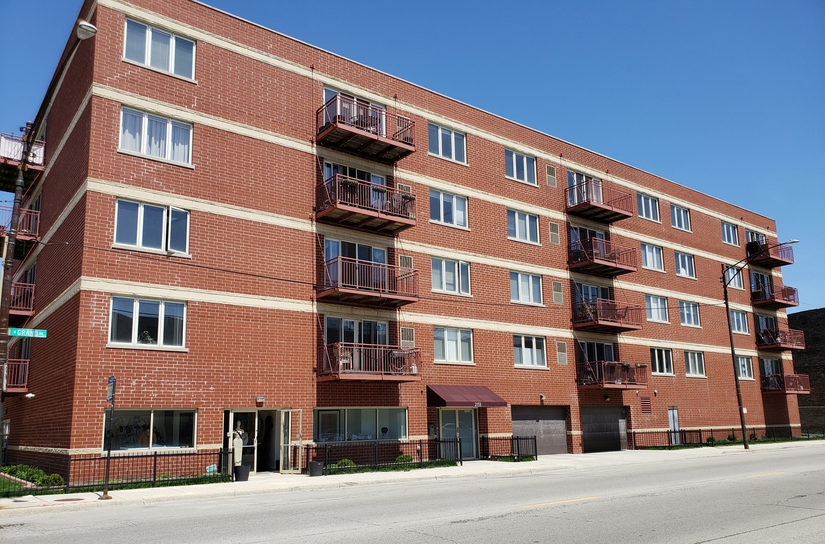 Property Photo:  2158 West Grand Avenue 406  IL 60612 