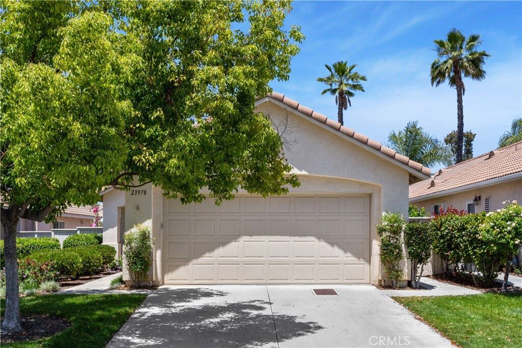 Property Photo:  23978 Via Astuto  CA 92562 