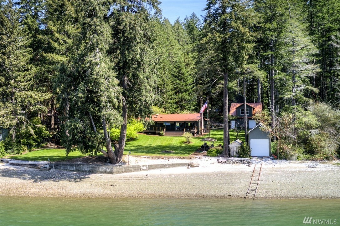 Property Photo:  1092 E South Island Dr  WA 98584 