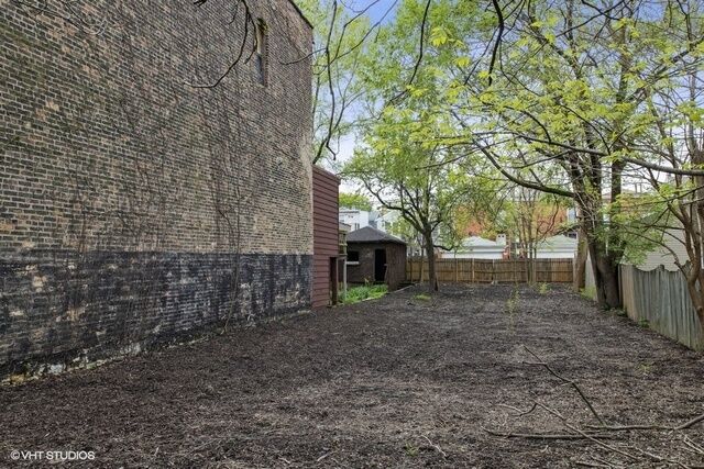 Property Photo:  810 S Oakley Boulevard  IL 60612 