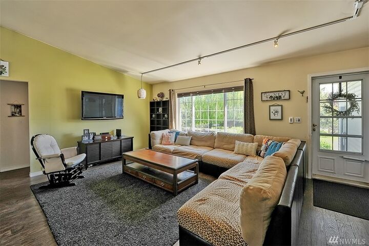 Property Photo:  6135 Della Dr  WA 98248 