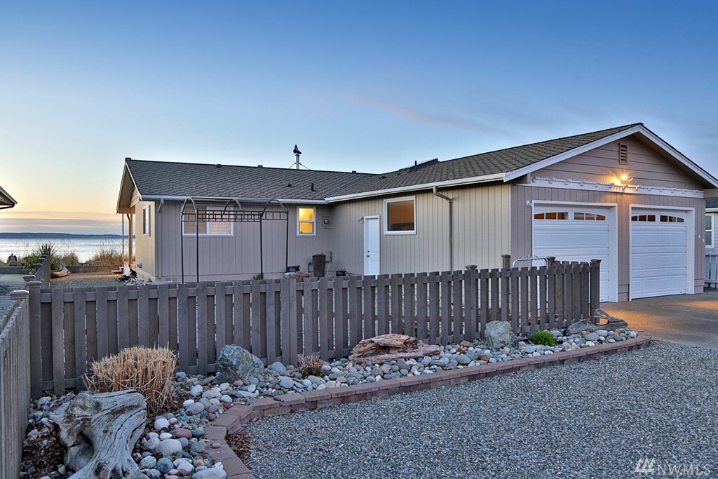 Property Photo: 146 Lake Ave WA 98249
