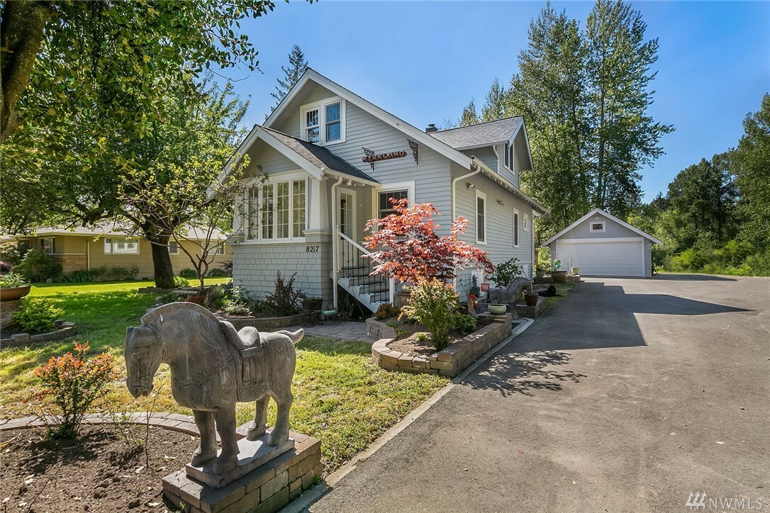 Property Photo:  8217 Mountain Ave SE  WA 98065 