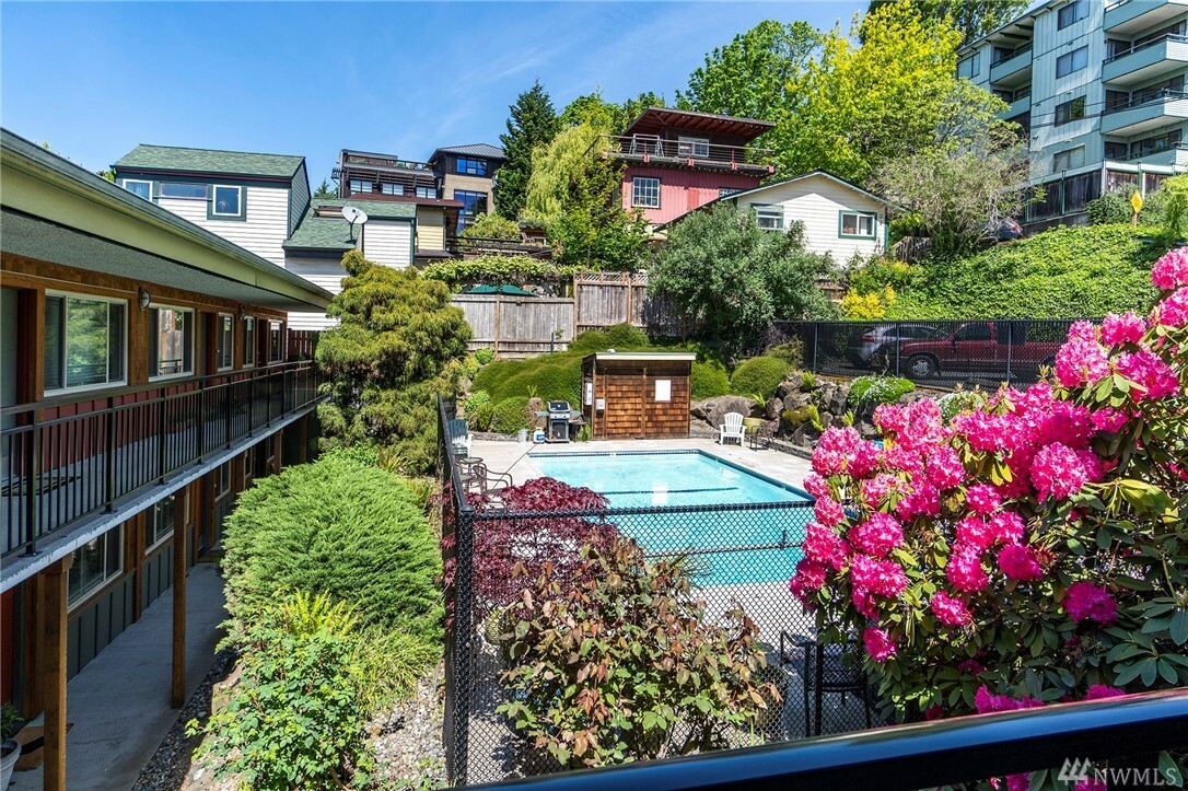 Property Photo:  3636 Evanston Ave N 15  WA 98103 