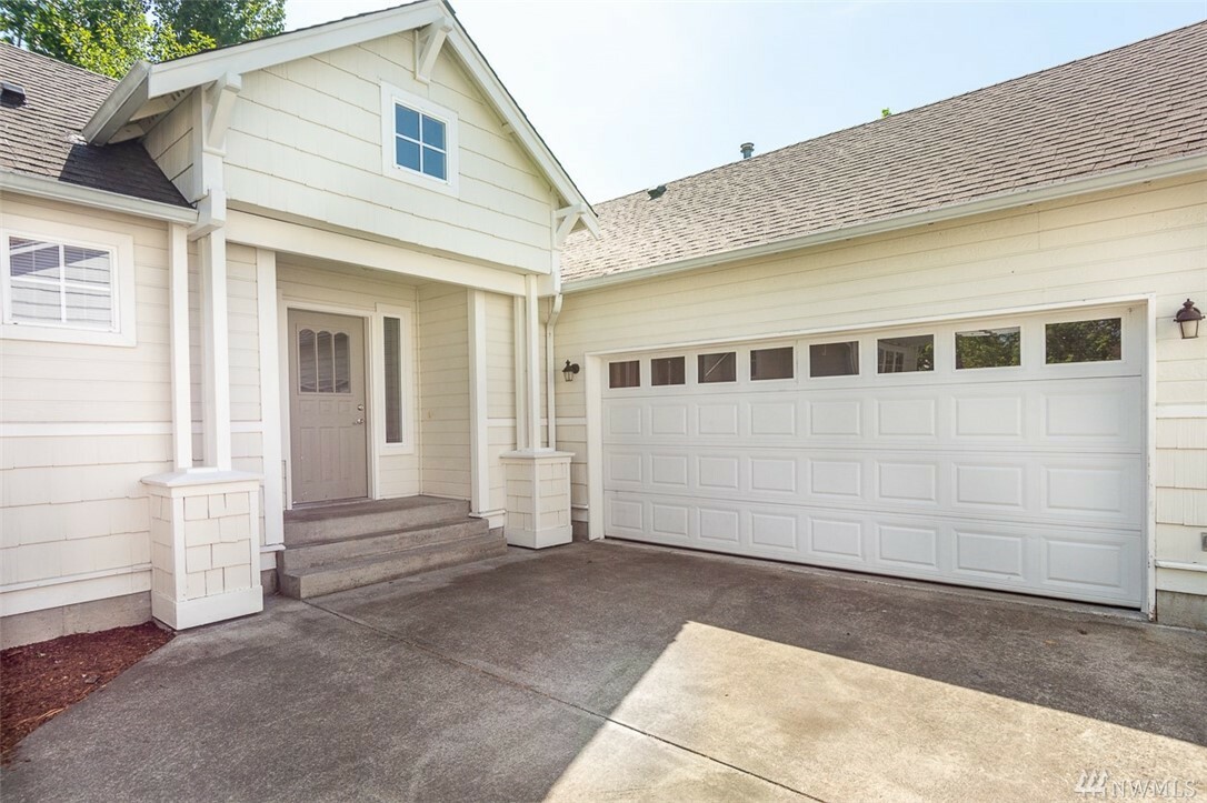 Property Photo:  1704 Concord Ct  WA 98226 