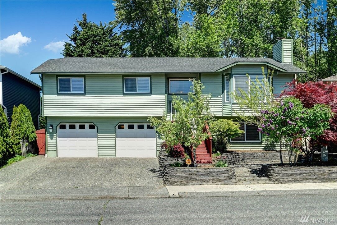 Property Photo: 1233 232nd Place SW WA 98021