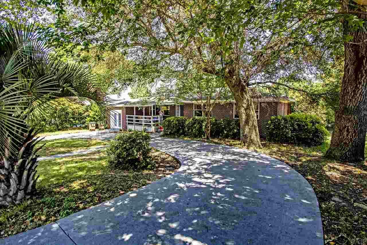 Property Photo: 2600 Yates Ave FL 32503