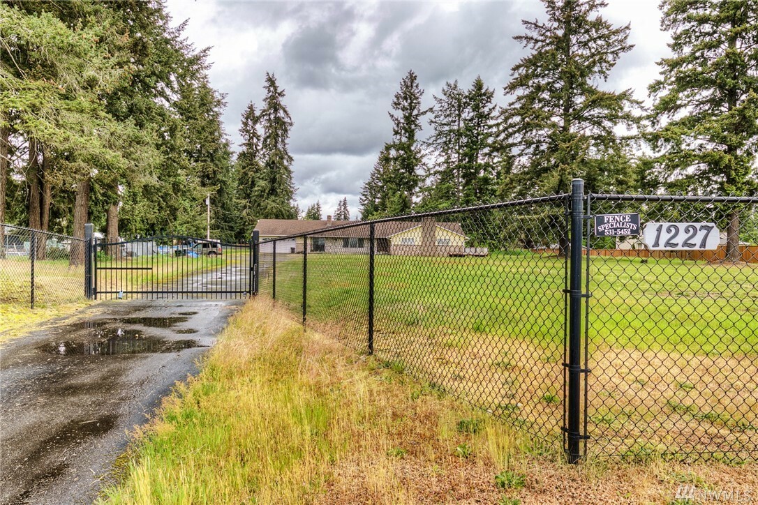 Property Photo: 1227 176th St E WA 98387