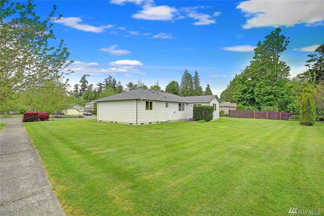 Property Photo:  26501 Fox Hill Dr N  WA 98292 