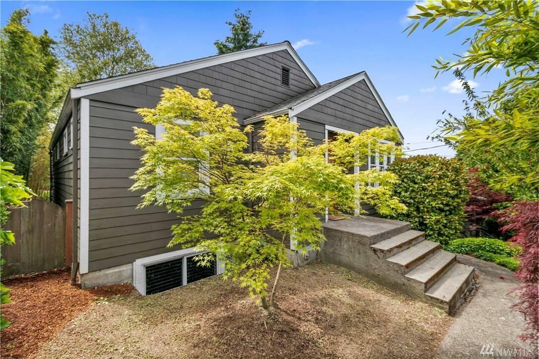 Property Photo:  329 NW 48th St  WA 98107 