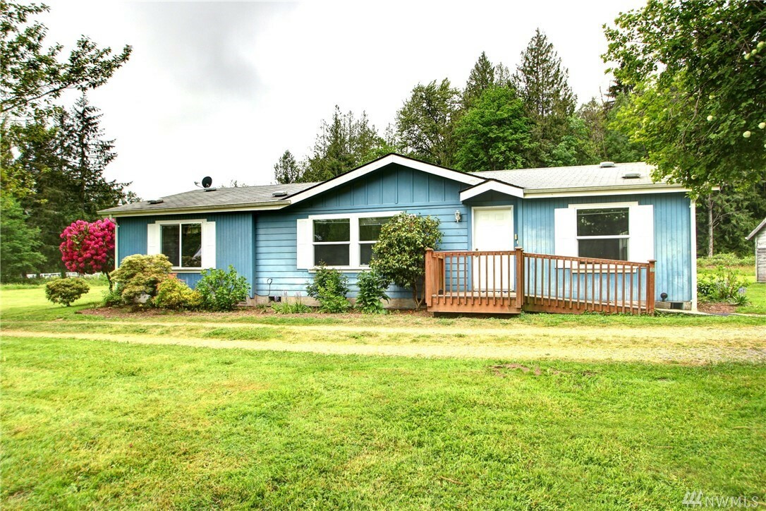 Property Photo:  915 288th St NE  WA 98292 