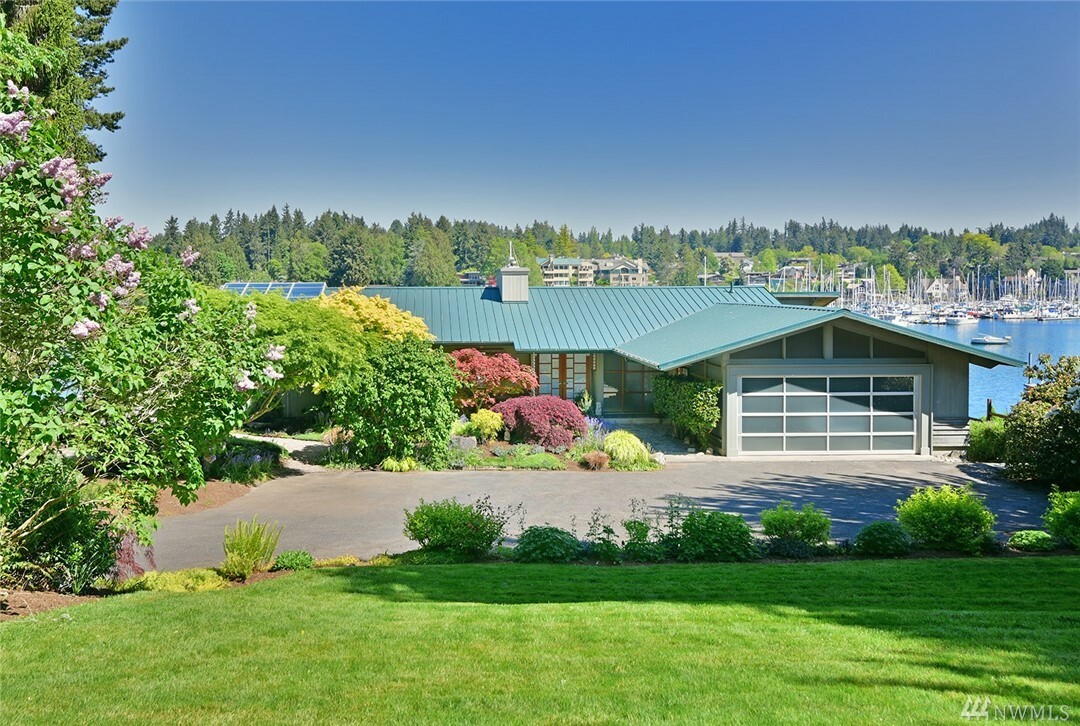 Property Photo:  5887 Rose Lp NE  WA 98110 