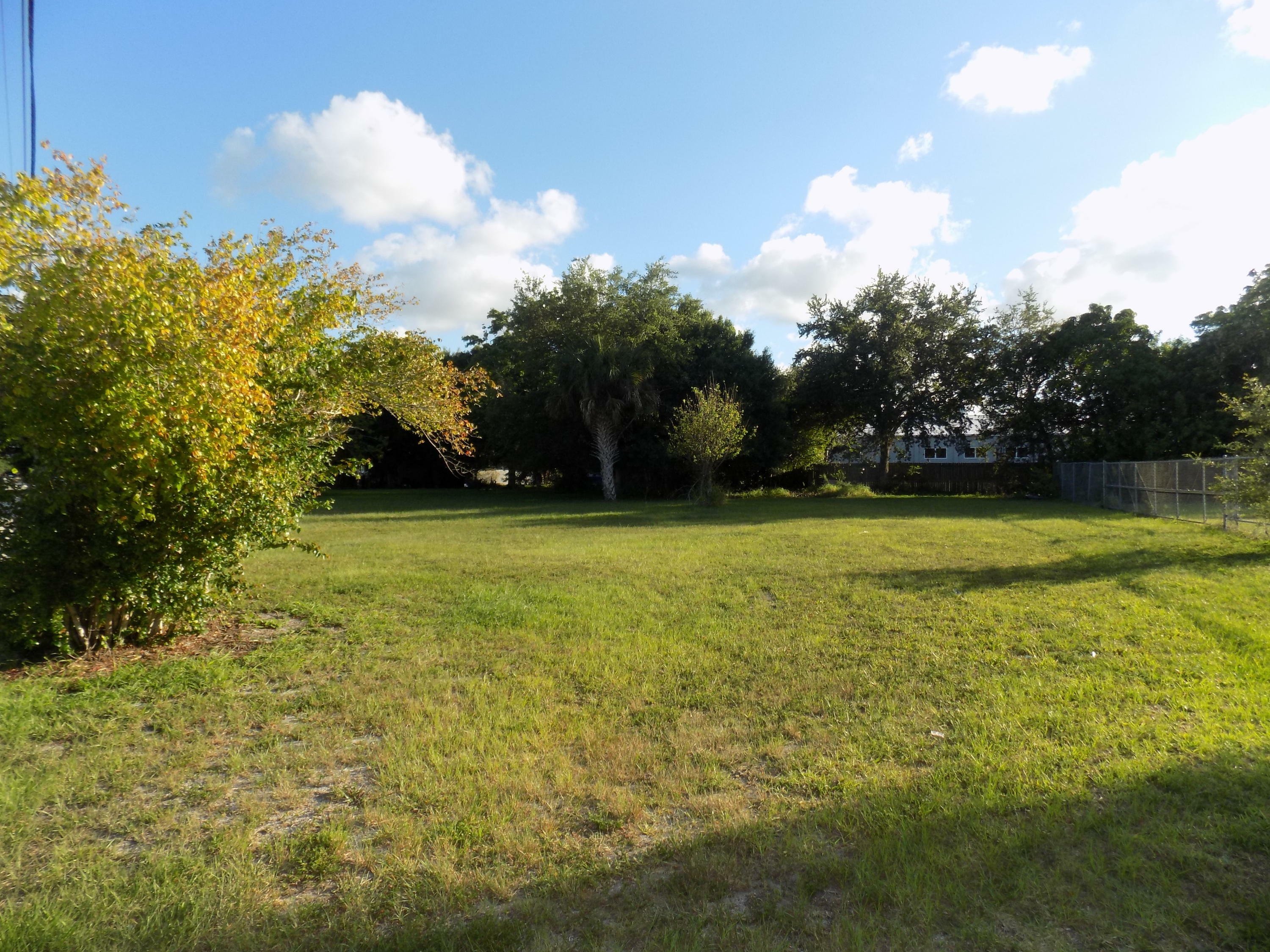 Property Photo:  1707 S 31st Street  FL 34947 