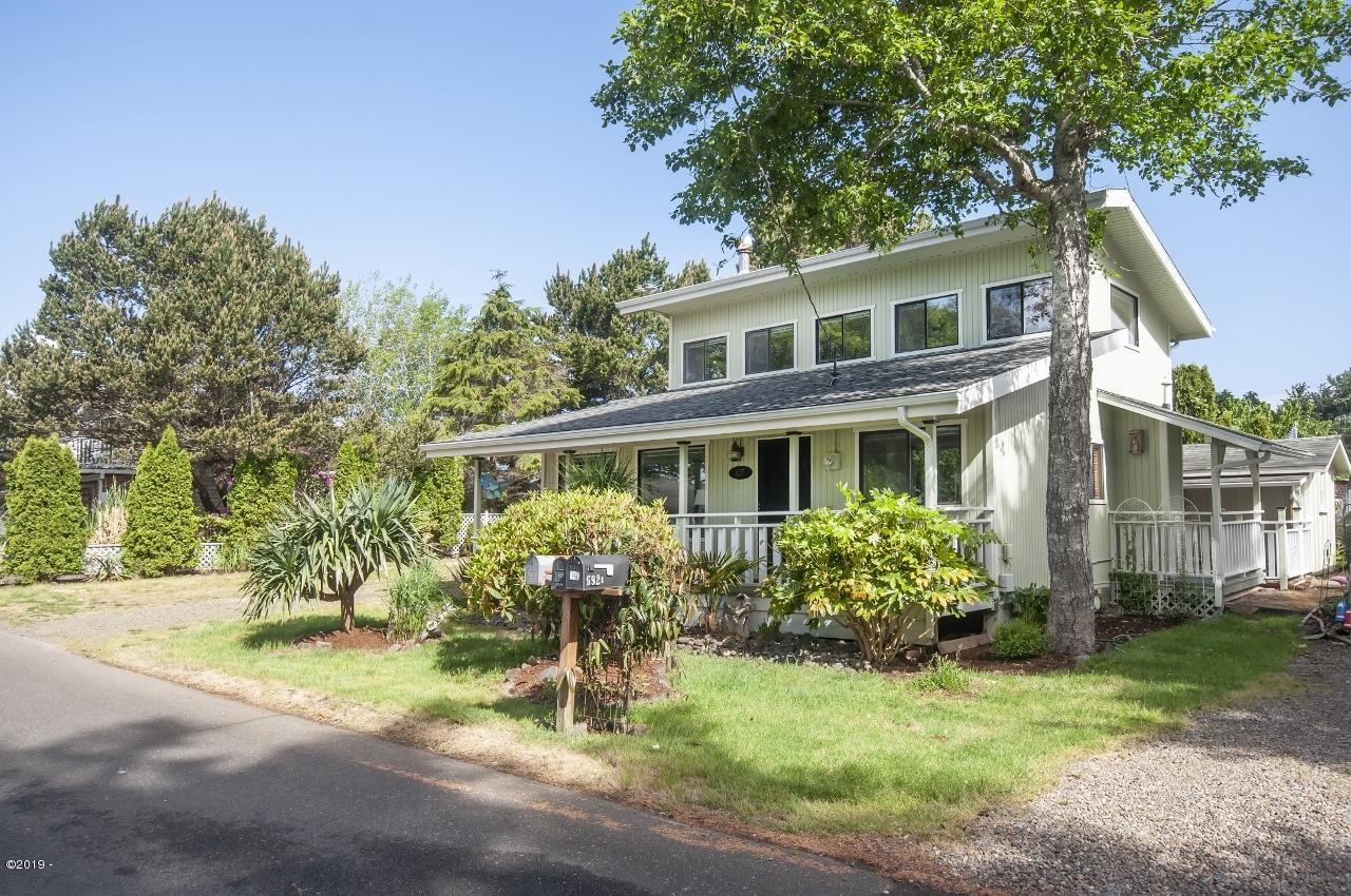 Property Photo: 1037 SW 69th Street OR 97367