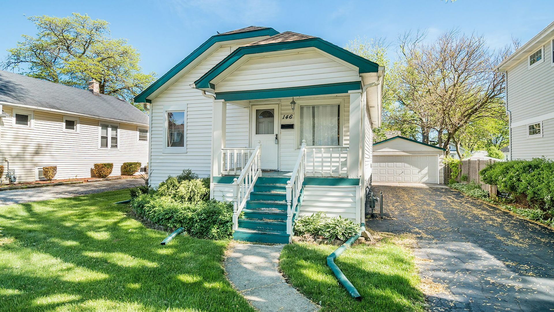 Property Photo:  146 East Oak Street  IL 60181 