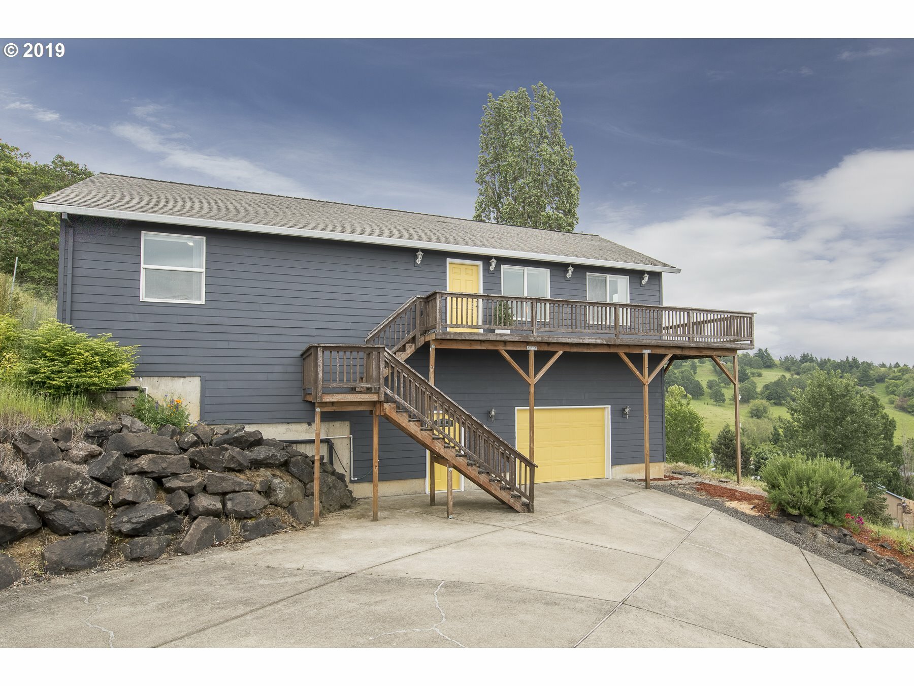Property Photo:  812 NE Bockes Loop  OR 97378 