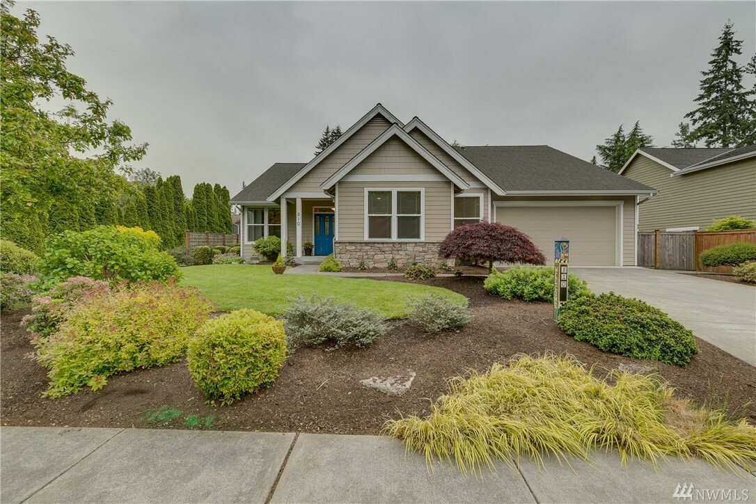 Property Photo:  810 14th St SW  WA 98020 