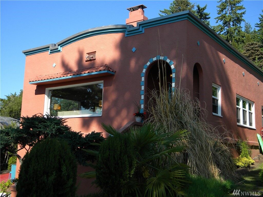 Property Photo:  421 16th St  WA 98225 